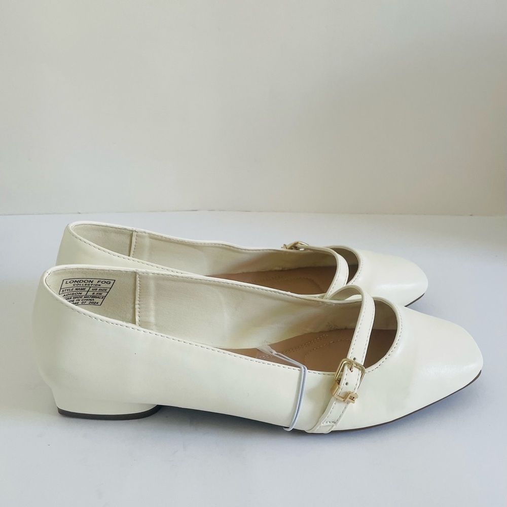 Classic London Fog Flat shoes in Elegant White.Size 8 1/2.
